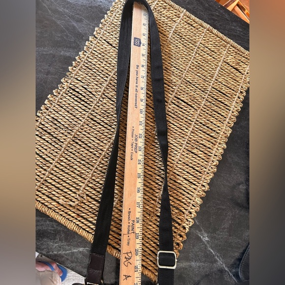 Supple leather crossbody bag. - Picture 6 of 7